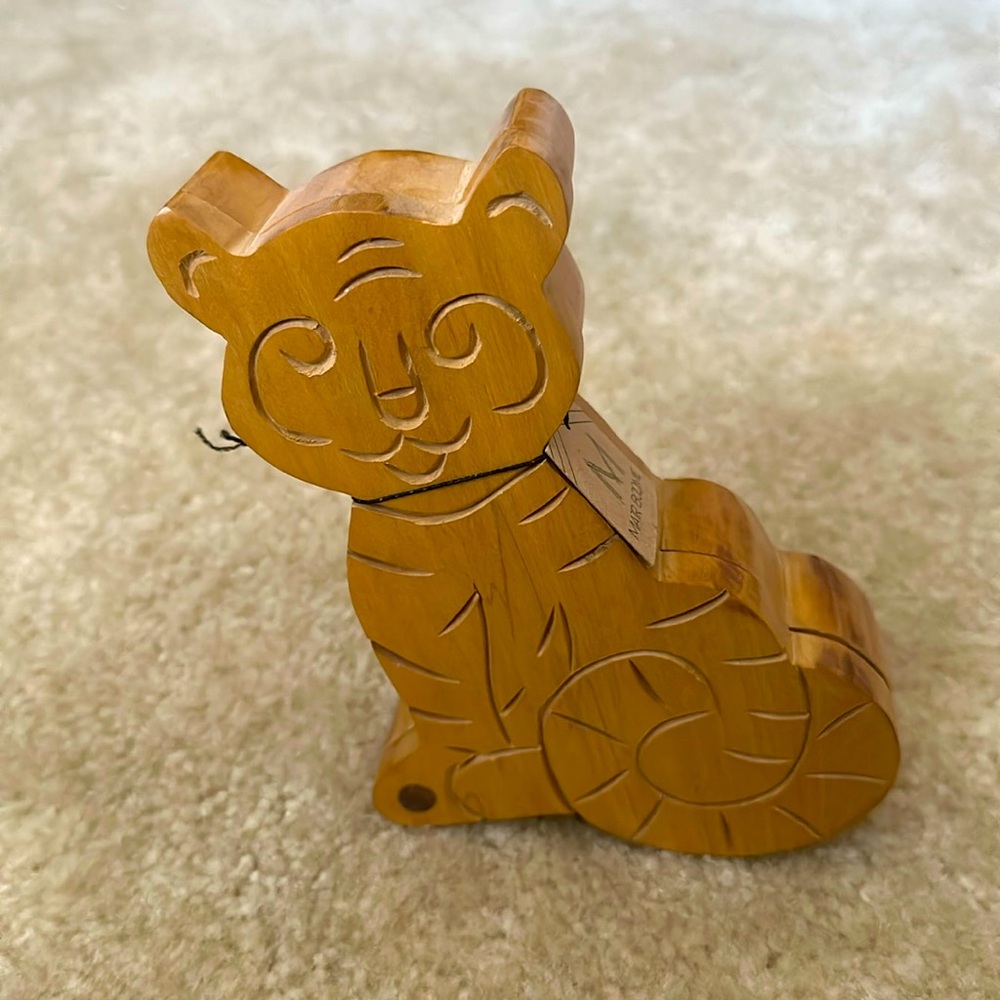 Wooden carved cat box nwt
